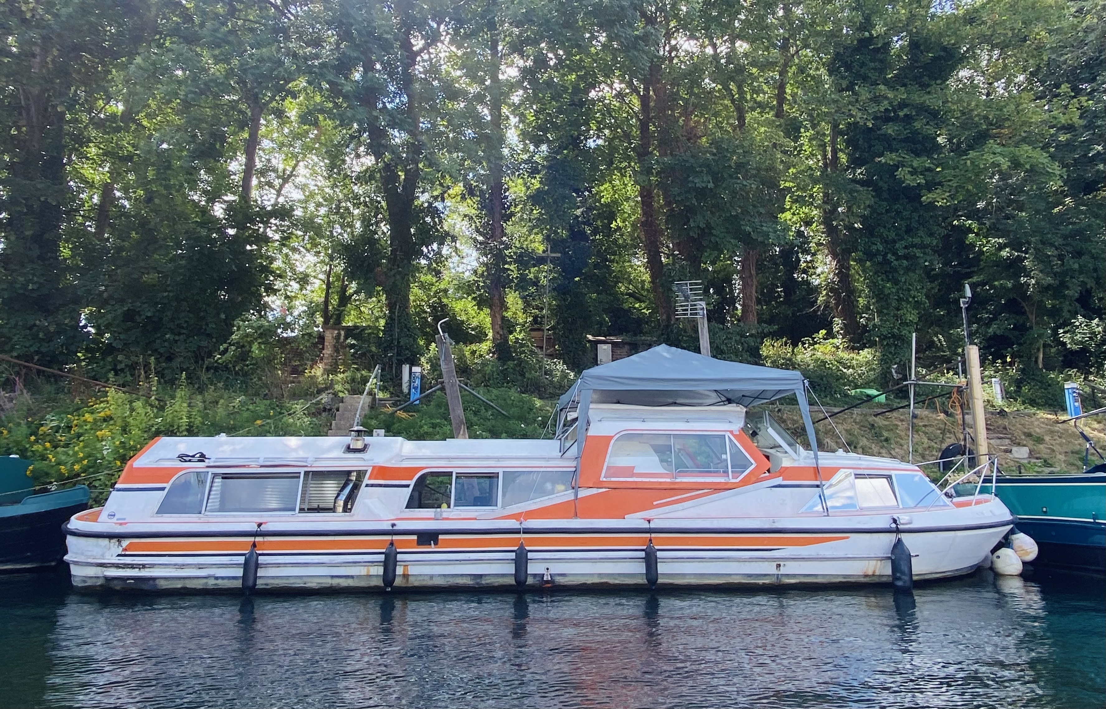 Norfolk Broads Cruiser AlphaCraft 42 